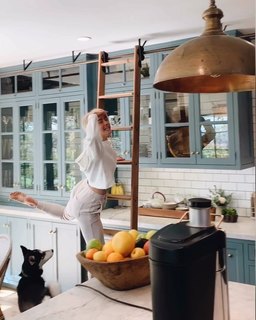 Julianne Hough feet photo thumbnail