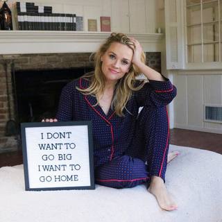 Reese Witherspoon feet photo thumbnail