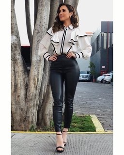 Cynthia Rodríguez feet photo thumbnail