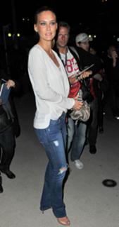 Bar Refaeli feet photo thumbnail