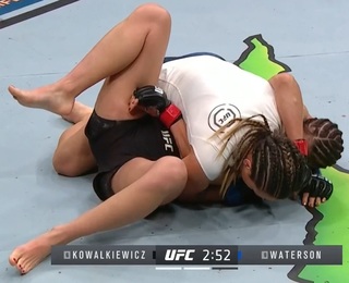 Karolina Kowalkiewicz feet photo thumbnail
