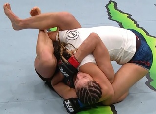 Karolina Kowalkiewicz feet photo thumbnail