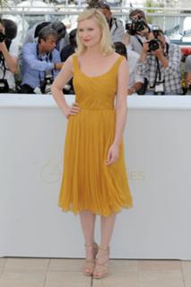 Kirsten Dunst feet photo thumbnail