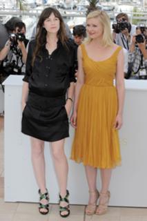 Kirsten Dunst feet photo thumbnail
