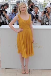 Kirsten Dunst feet photo thumbnail