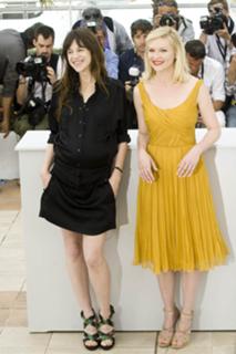 Kirsten Dunst feet photo thumbnail