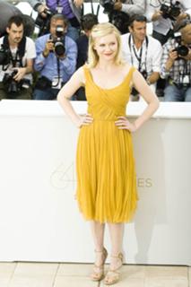 Kirsten Dunst feet photo thumbnail