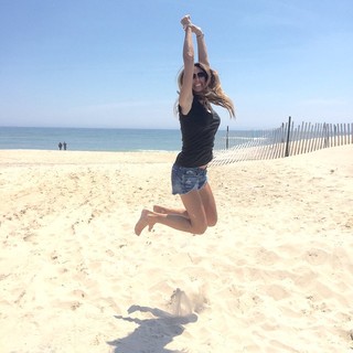 Kelly Bensimon feet photo thumbnail