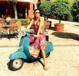 Kelly Bensimon feet photo thumbnail