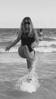 Kelly Bensimon feet photo thumbnail