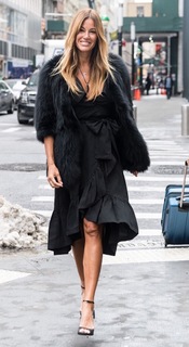 Kelly Bensimon feet photo thumbnail