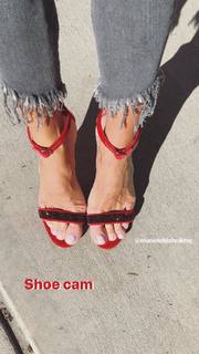 Kelly Bensimon feet photo thumbnail
