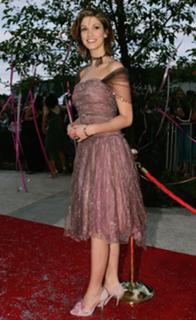 Delta Goodrem feet photo thumbnail
