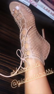 Victoria Silvstedt feet photo thumbnail
