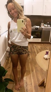 Kino MacGregor feet photo thumbnail