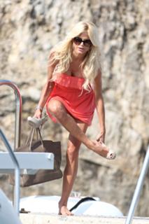 Victoria Silvstedt feet photo thumbnail