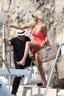 Victoria Silvstedt feet photo thumbnail