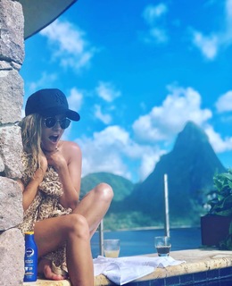 Caroline Flack feet photo thumbnail