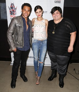 Victoria Justice feet photo thumbnail