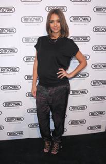 Jessica Alba feet photo thumbnail