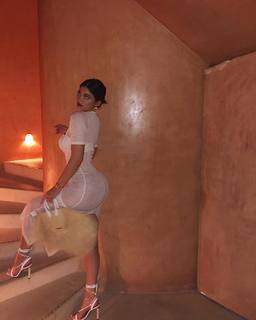Kylie Jenner feet photo thumbnail