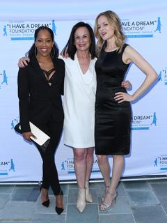Heather Graham feet photo thumbnail