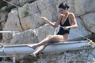 Kendall Jenner feet photo thumbnail