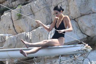 Kendall Jenner feet photo thumbnail