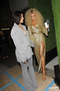 Khloé Kardashian feet photo thumbnail
