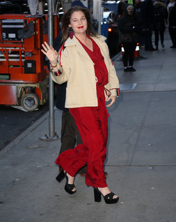 Drew Barrymore feet photo thumbnail