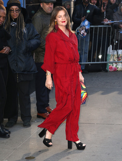 Drew Barrymore feet photo thumbnail