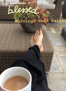 Brooke Burke feet photo thumbnail