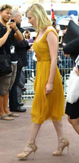 Kirsten Dunst feet photo thumbnail