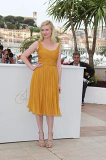 Kirsten Dunst feet photo thumbnail