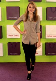 Aimee Teegarden feet photo thumbnail