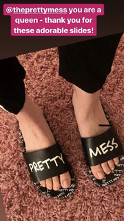 Kaley Cuoco feet photo thumbnail