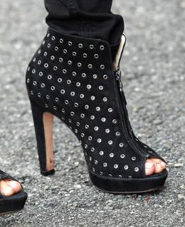 Jessica Alba feet photo thumbnail