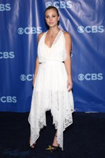 Kaley Cuoco feet photo thumbnail