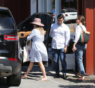 Reese Witherspoon feet photo thumbnail
