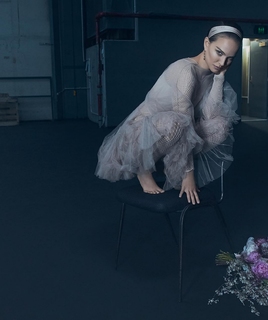 Natalie Portman feet photo thumbnail