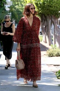Mandy Moore feet photo thumbnail