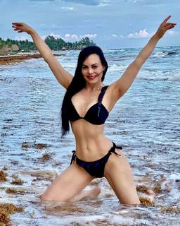 Maribel Guardia feet photo thumbnail