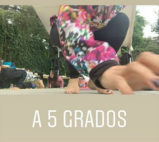 Claudia Lizaldi feet photo thumbnail