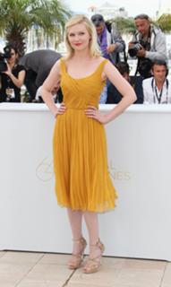 Kirsten Dunst feet photo thumbnail