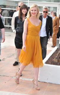 Kirsten Dunst feet photo thumbnail