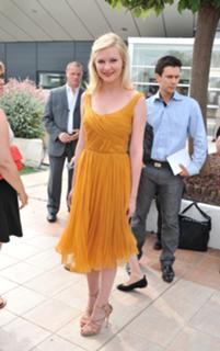 Kirsten Dunst feet photo thumbnail