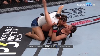 Karolina Kowalkiewicz feet photo thumbnail