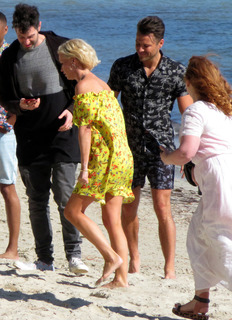 Denise Van Outen feet photo thumbnail
