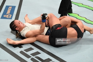 Karolina Kowalkiewicz feet photo thumbnail