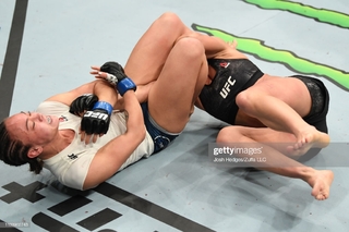 Karolina Kowalkiewicz feet photo thumbnail